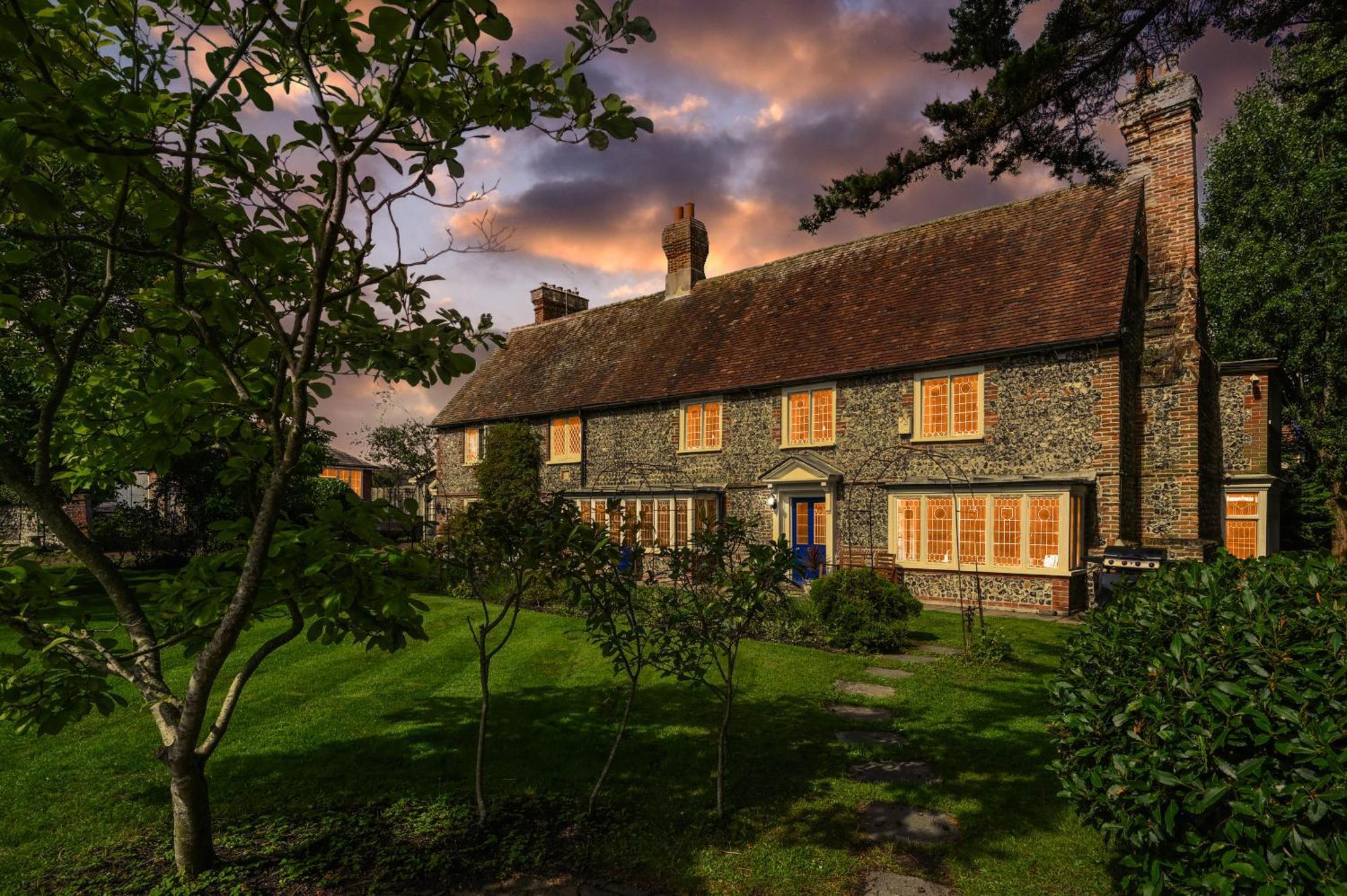 Walnut Tree House Villa Rustington Exteriör bild